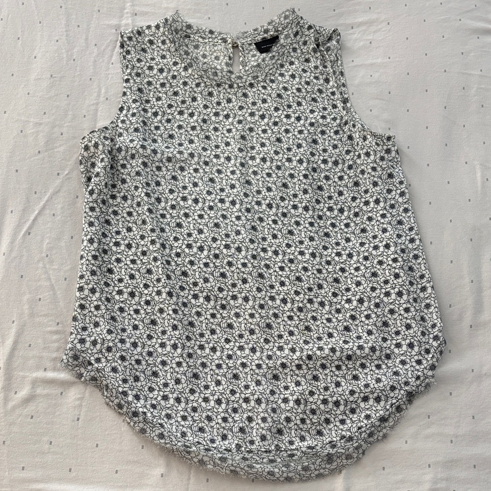 Who What Wear Sleeveless Floral Top - Black and White